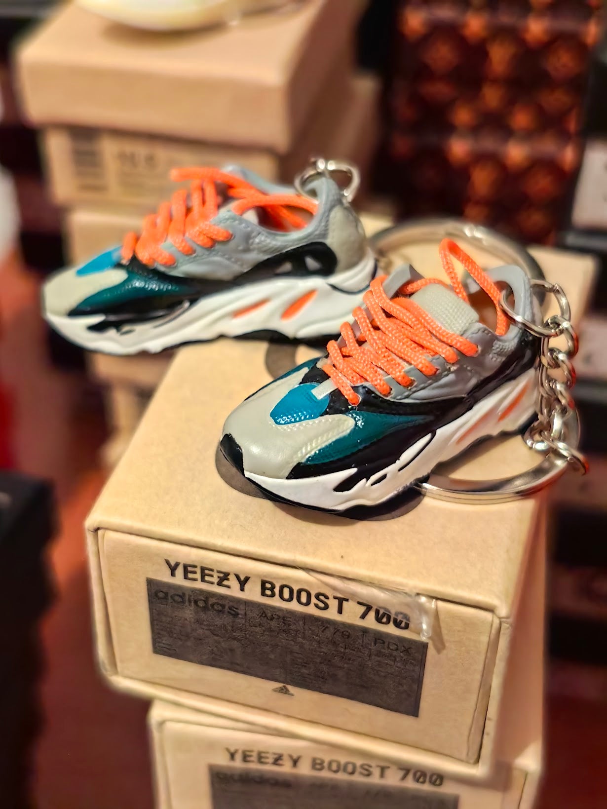 YEEZY 700 LACES ORANGE